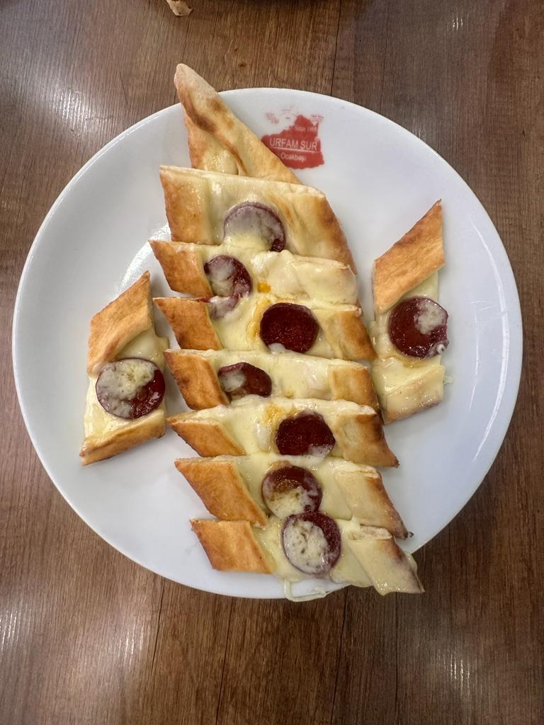 Sucuklu Kaşarlı Pide görseli
